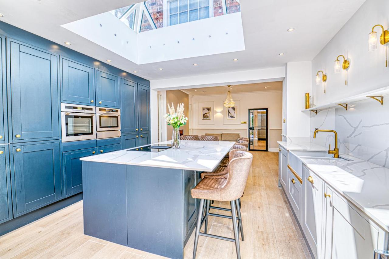 Luxury Georgian Townhouse With Cinema And Parking Villa Chester Exterior photo